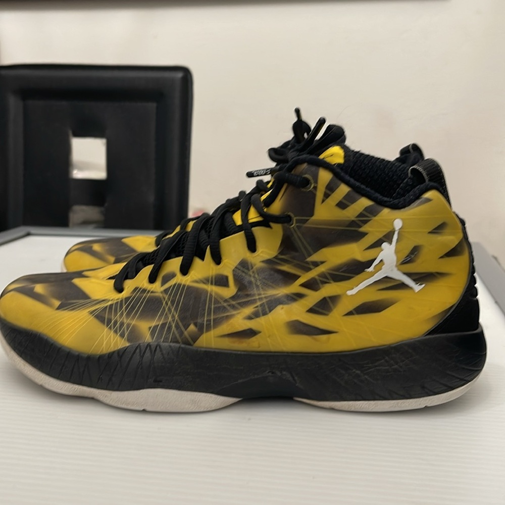 JORDAN 2012 LITE EV SNEAKERS MENS SIZE 9.5
